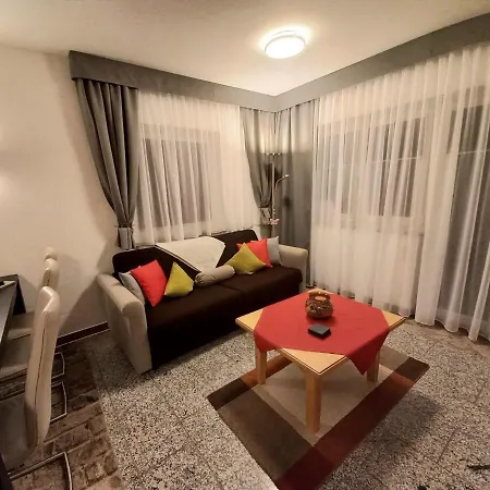Apartment Lara *
