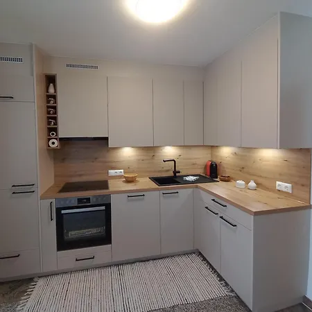 Lara Apartment *