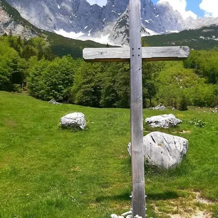 Lara Daire Scheffau am Wilden Kaiser